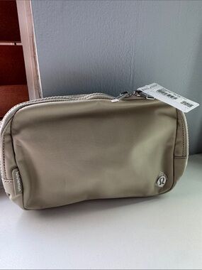 lululemon athletica Men's Taupe Toiletry Pouch